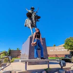 Meet your Posher, Rena